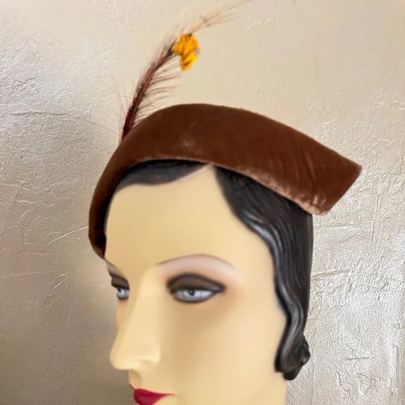 REFINED 1950's VELOUR & FELT "FLOWERS" COCKTAIL HAT